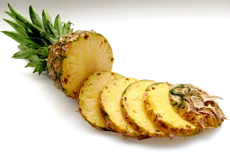 La pina en lata en su jugo engorda